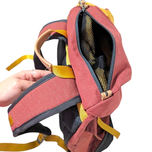 Eddie Bauer Backpack Bygone 25L Hiking Outdoors Multiple Pockets Red Yellow - Picture 4 of 11